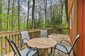 Spacious Cabin with Fire Pit, Access to 3 Lakes Pocono Pines